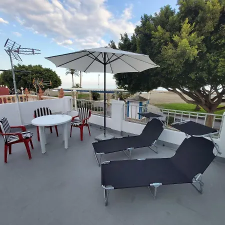 Beachfront House * مالقة