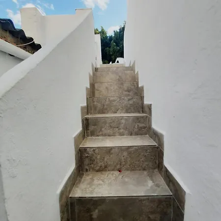 بيت للعطل Beachfront House