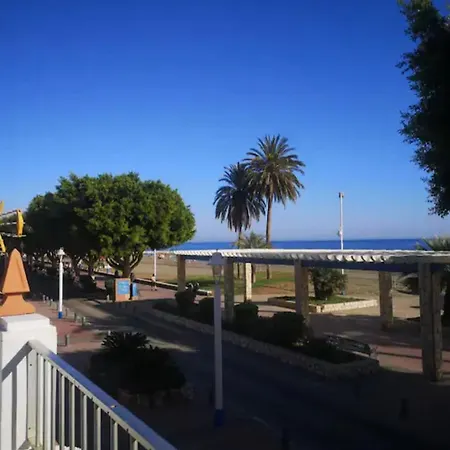 Дом отдыха Beachfront House *