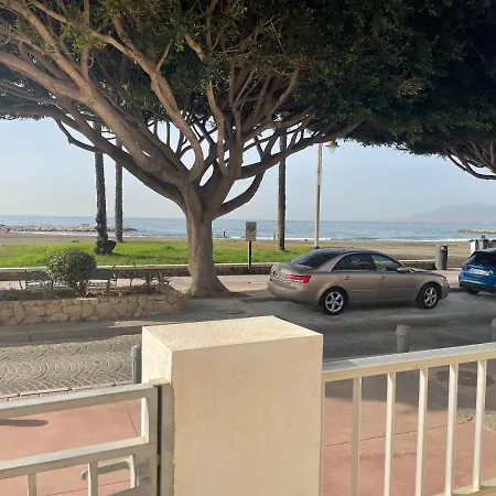 別荘 Beachfront House
